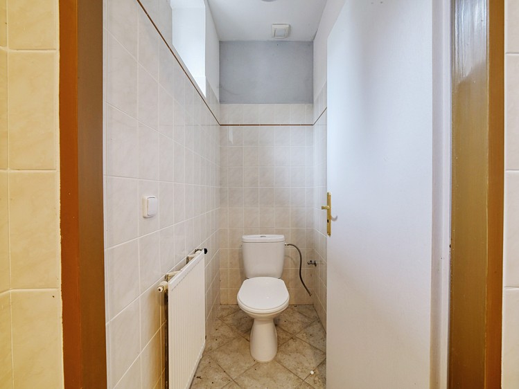 Комерційне приміщення на продаж, 899 м² (61 з 100)