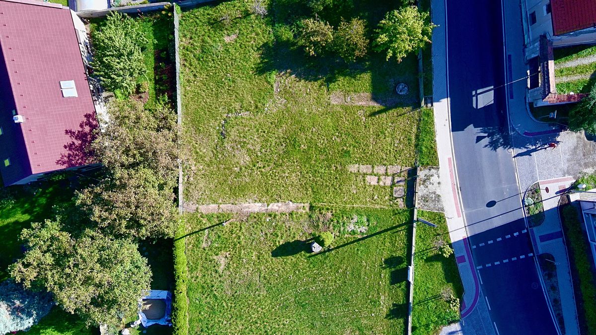 Prodej stavebního pozemku 1215 m² – fotografie 2