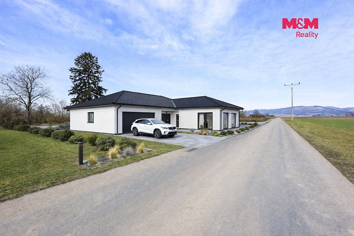 Prodej stavebního pozemku 1816 m² – fotografie 2