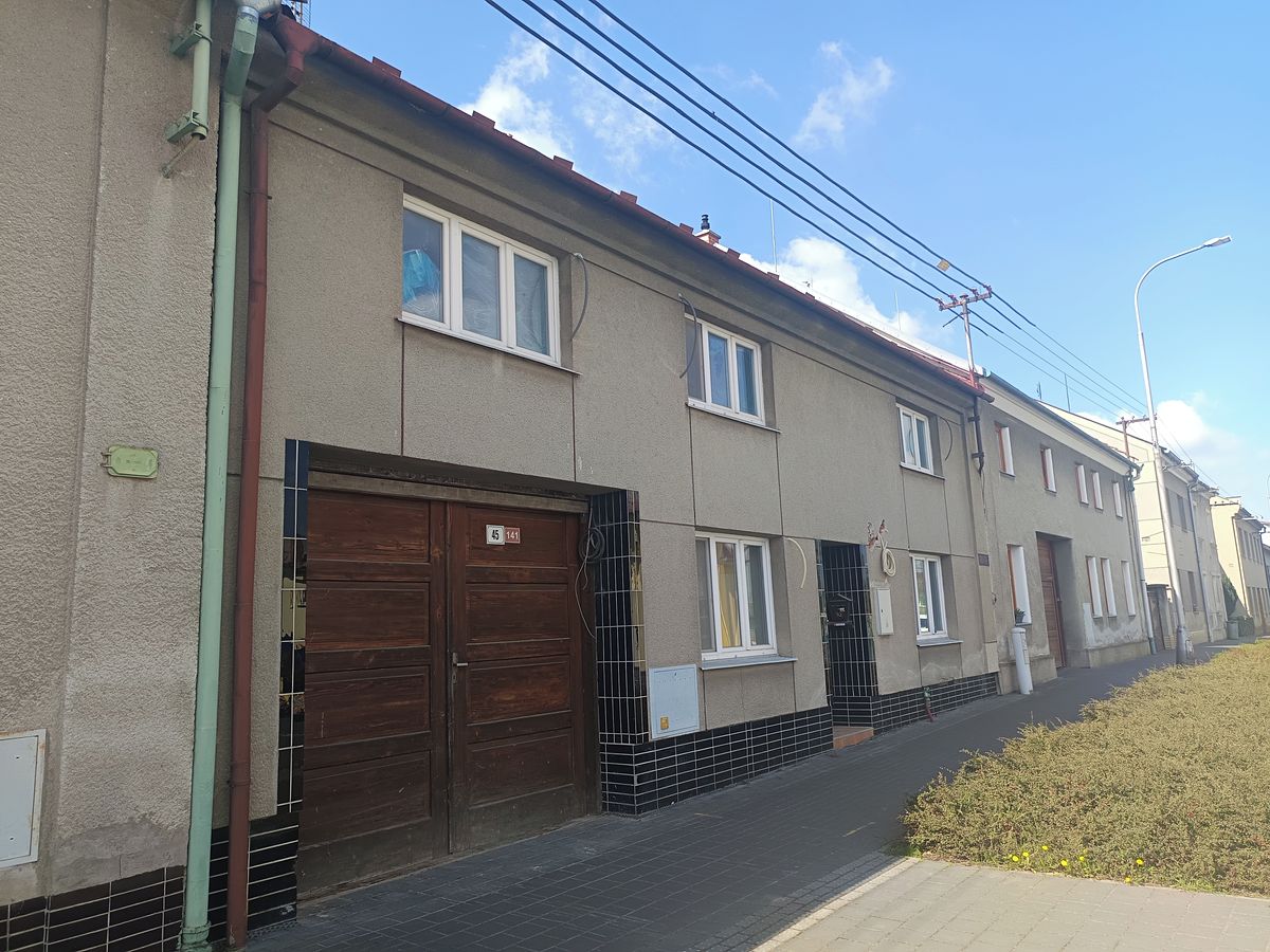Prodej rodinného domu 240 m², pozemek 968 m² – fotografie 4