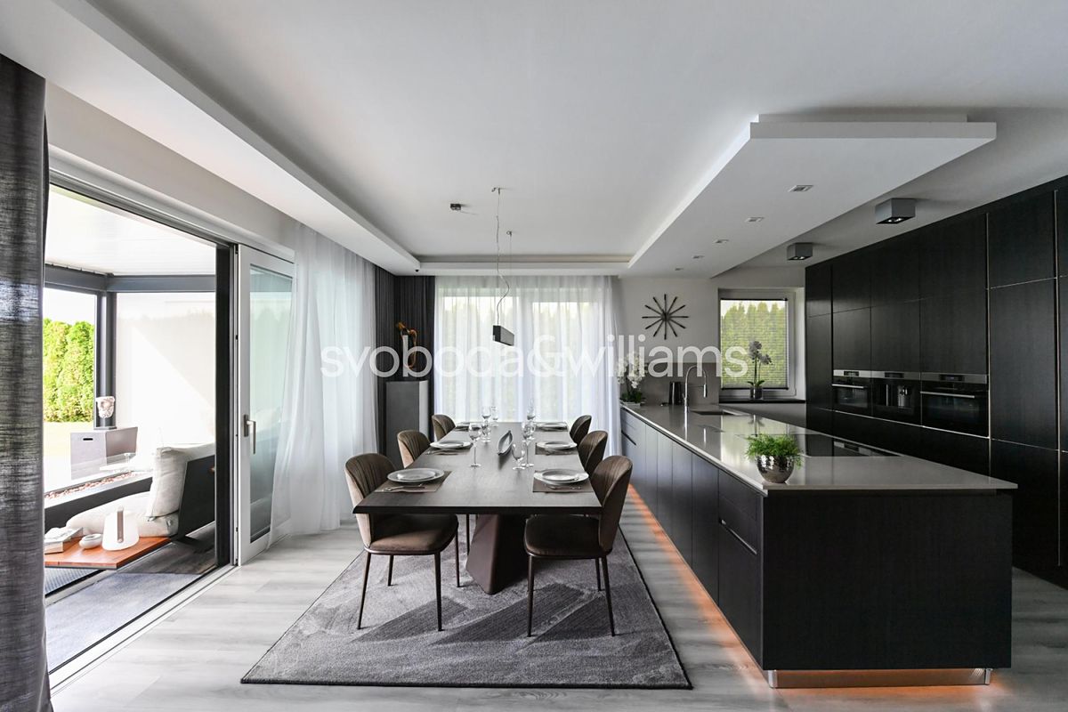Prodej rodinného domu 238 m², pozemek 913 m² – fotografie 5