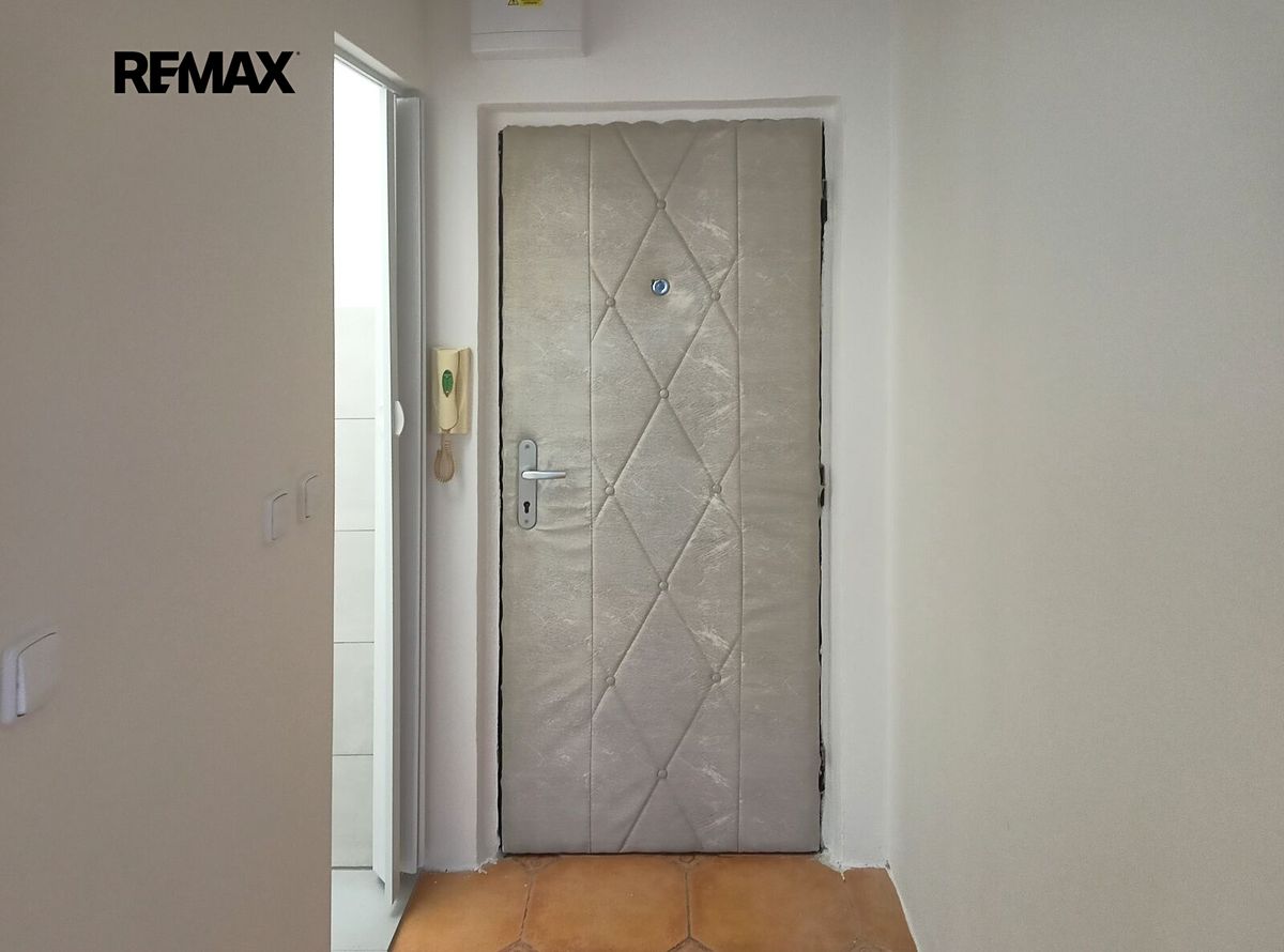 Pronájem bytu 1+kk 19 m² – fotografie 3