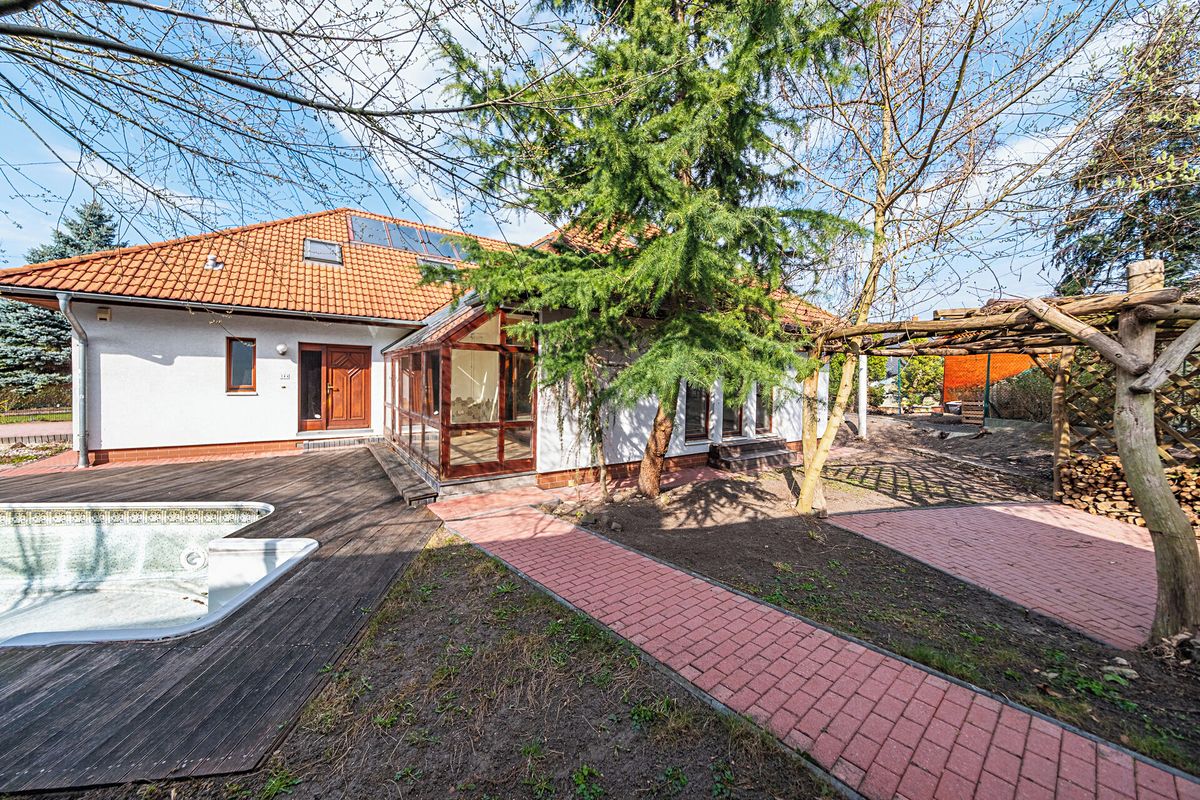 Prodej rodinného domu 368 m², pozemek 960 m²