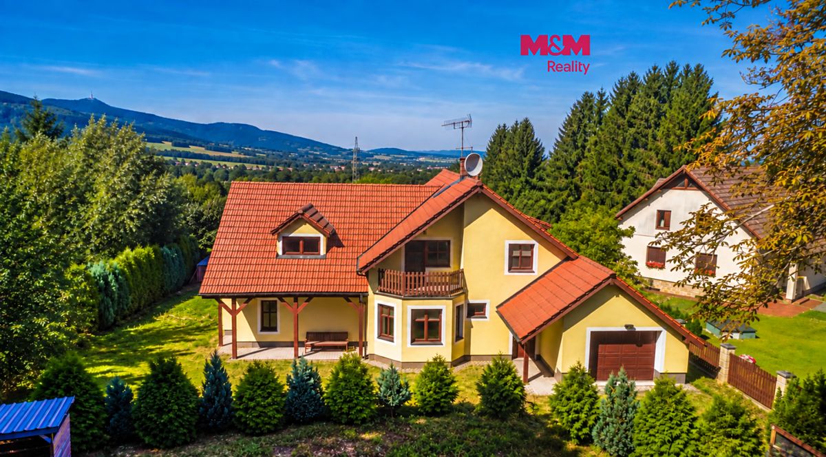 Prodej rodinného domu 372 m², pozemek 2134 m²