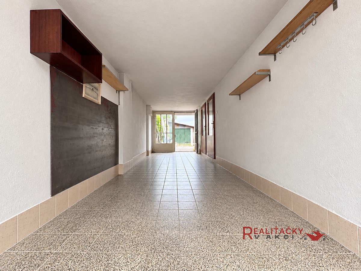 Prodej rodinného domu 363 m², pozemek 779 m² – fotografie 4