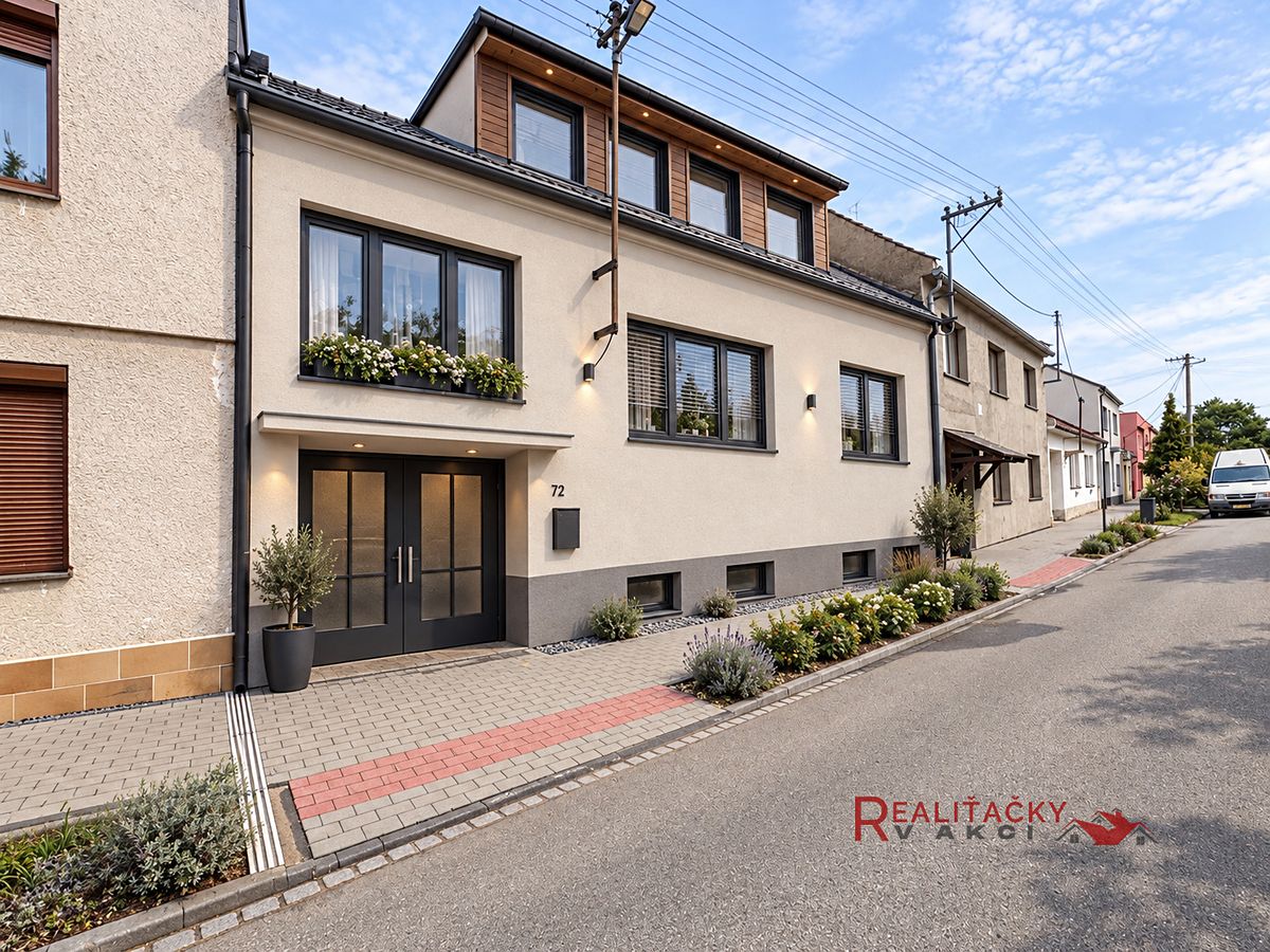 Prodej rodinného domu 363 m², pozemek 779 m² – fotografie 2