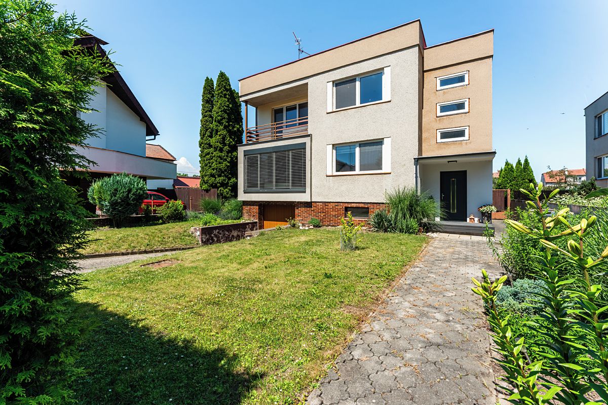 Prodej rodinného domu 224 m², pozemek 1419 m²