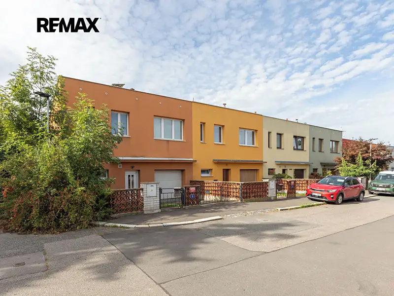 Pronájem rodinného domu 180 m², pozemek 473 m², Praha – náhled fotky 1
