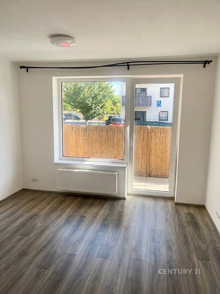 Pronájem bytu 1+kk 33 m² – fotografie 3