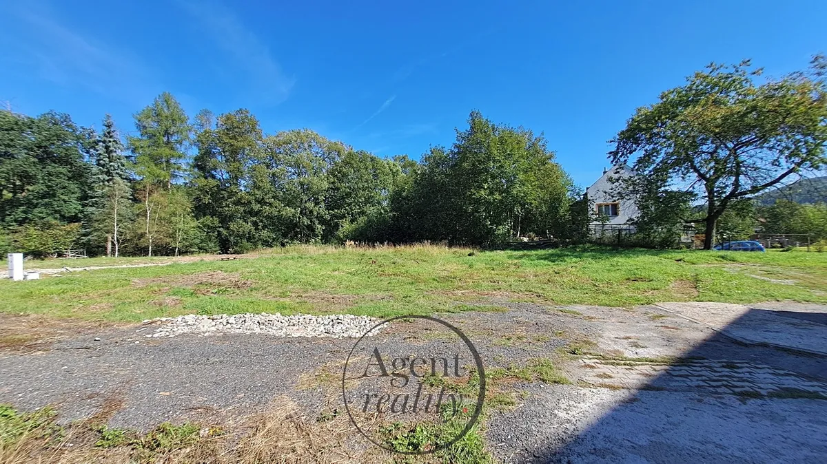 Prodej stavebního pozemku 1060 m²