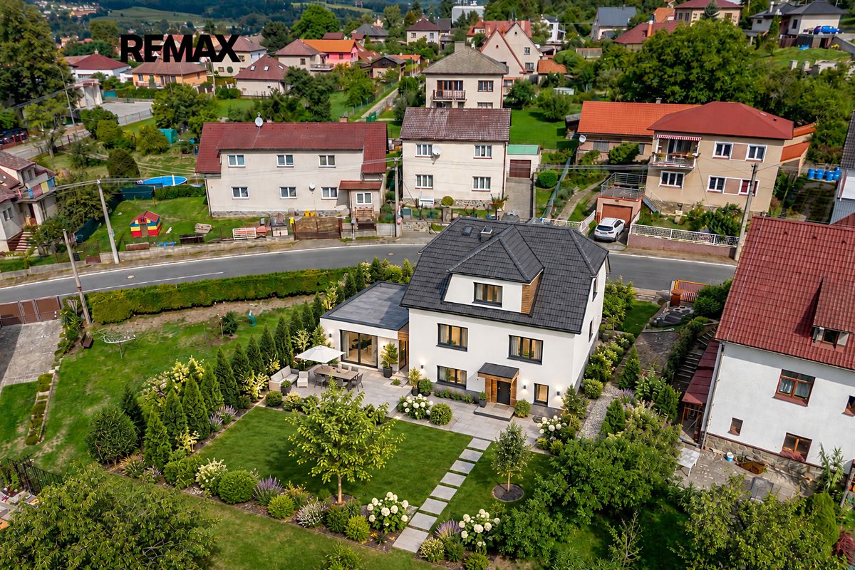 Prodej rodinného domu 178 m², pozemek 841 m² – fotografie 2