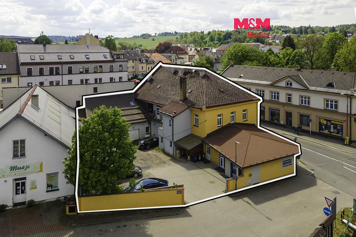 Prodej rodinného domu 383 m², pozemek 725 m²