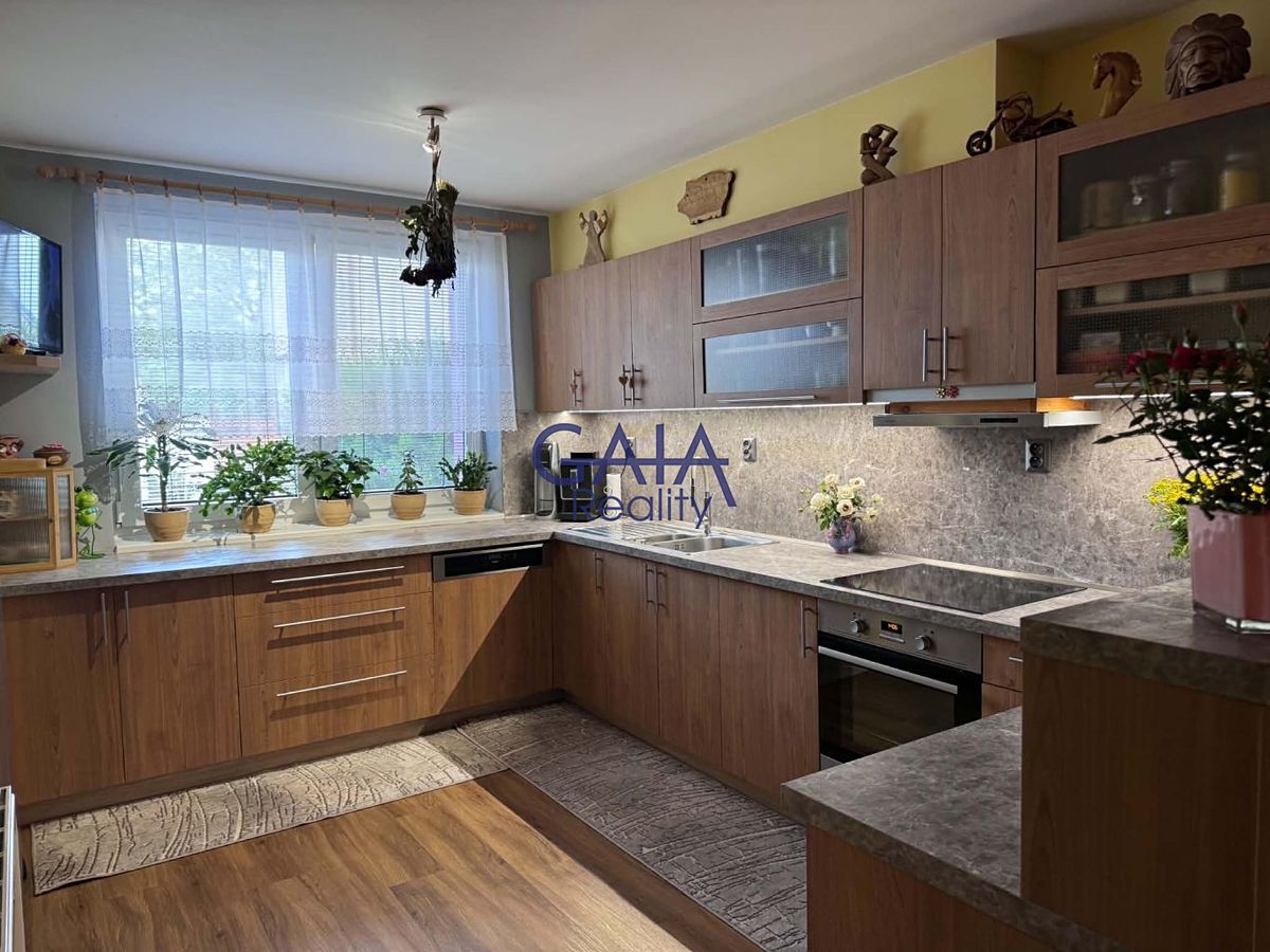 Prodej rodinného domu 128 m², pozemek 396 m² – fotografie 2