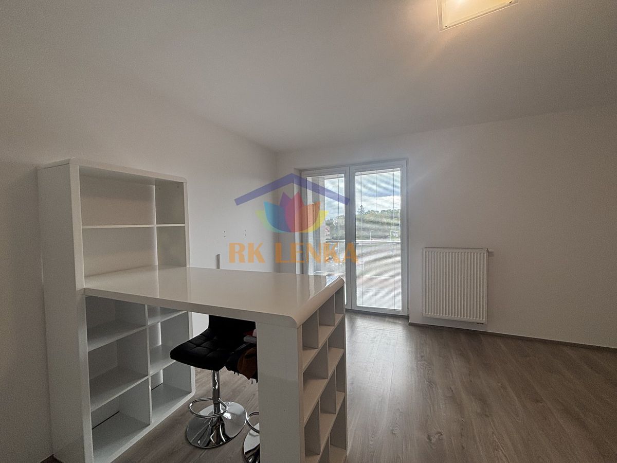 Pronájem bytu 1+kk 30 m² – fotografie 5