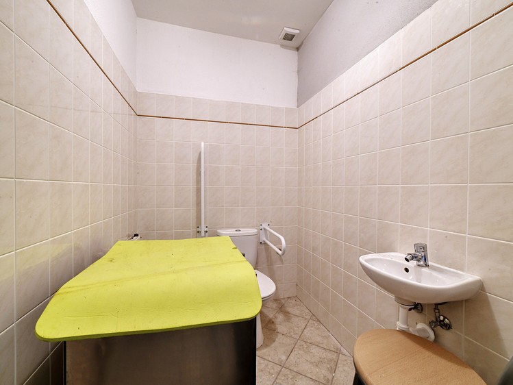 Комерційне приміщення на продаж, 899 м² (58 з 100)