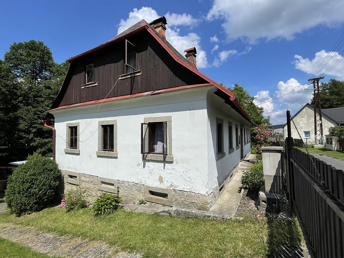 Prodej rodinného domu 200 m², pozemek 1046 m²