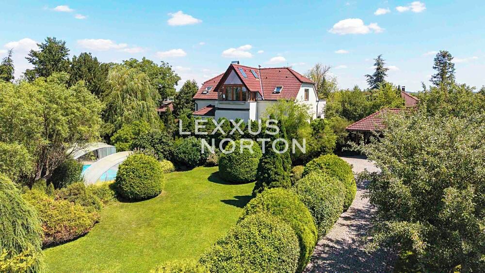 Prodej rodinného domu 252 m², pozemek 1774 m²