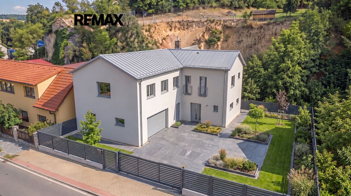 Prodej stavebního pozemku 2294 m²