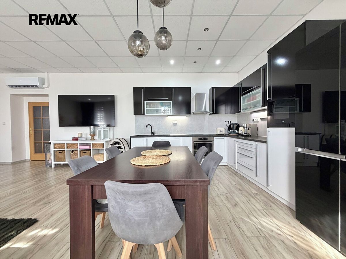 Prodej rodinného domu 466 m², pozemek 778 m² – fotografie 3