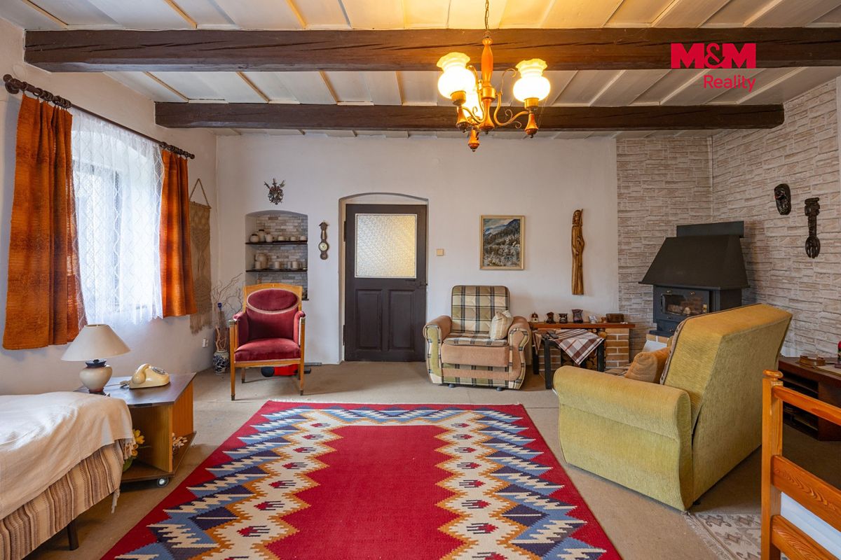 Prodej rodinného domu 210 m², pozemek 1000 m² – fotografie 2