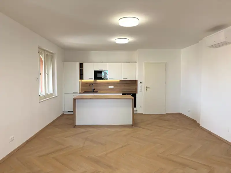 Pronájem bytu 3+kk 81 m², Praha – náhled fotky 3