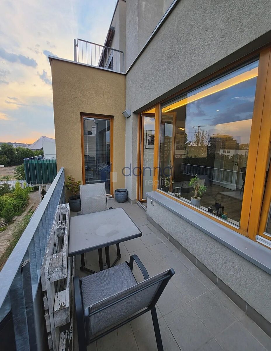 Pronájem bytu 2+kk 55 m² – fotografie 3