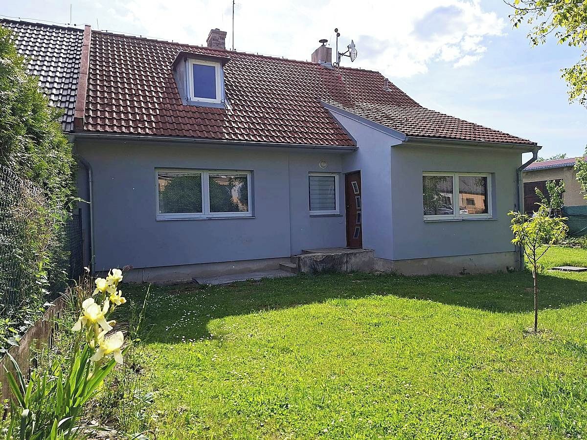 Prodej rodinného domu 122 m², pozemek 998 m² – fotografie 2