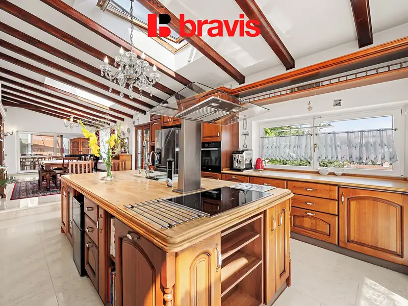 Prodej rodinného domu 524 m², pozemek 1040 m², Rosice – náhled fotky 2