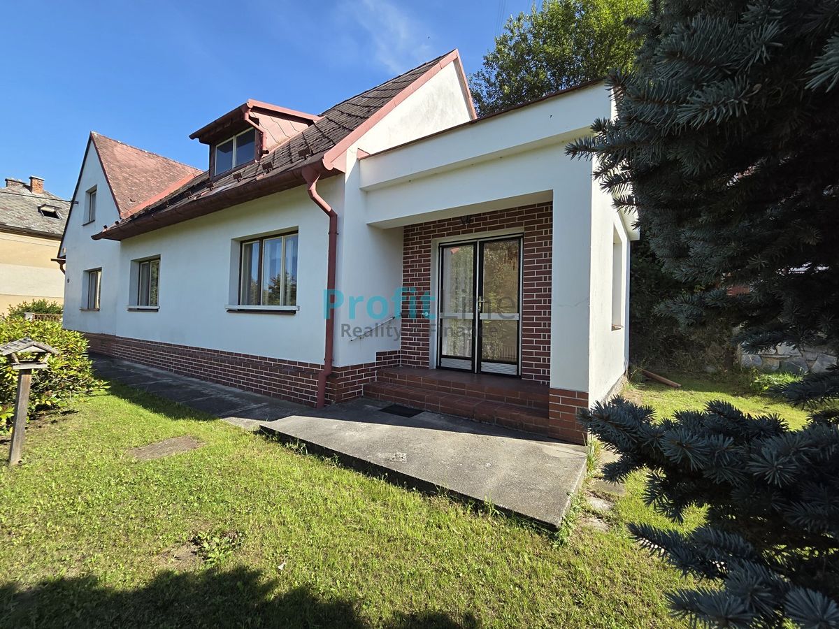 Prodej rodinného domu 150 m², pozemek 694 m² – fotografie 2