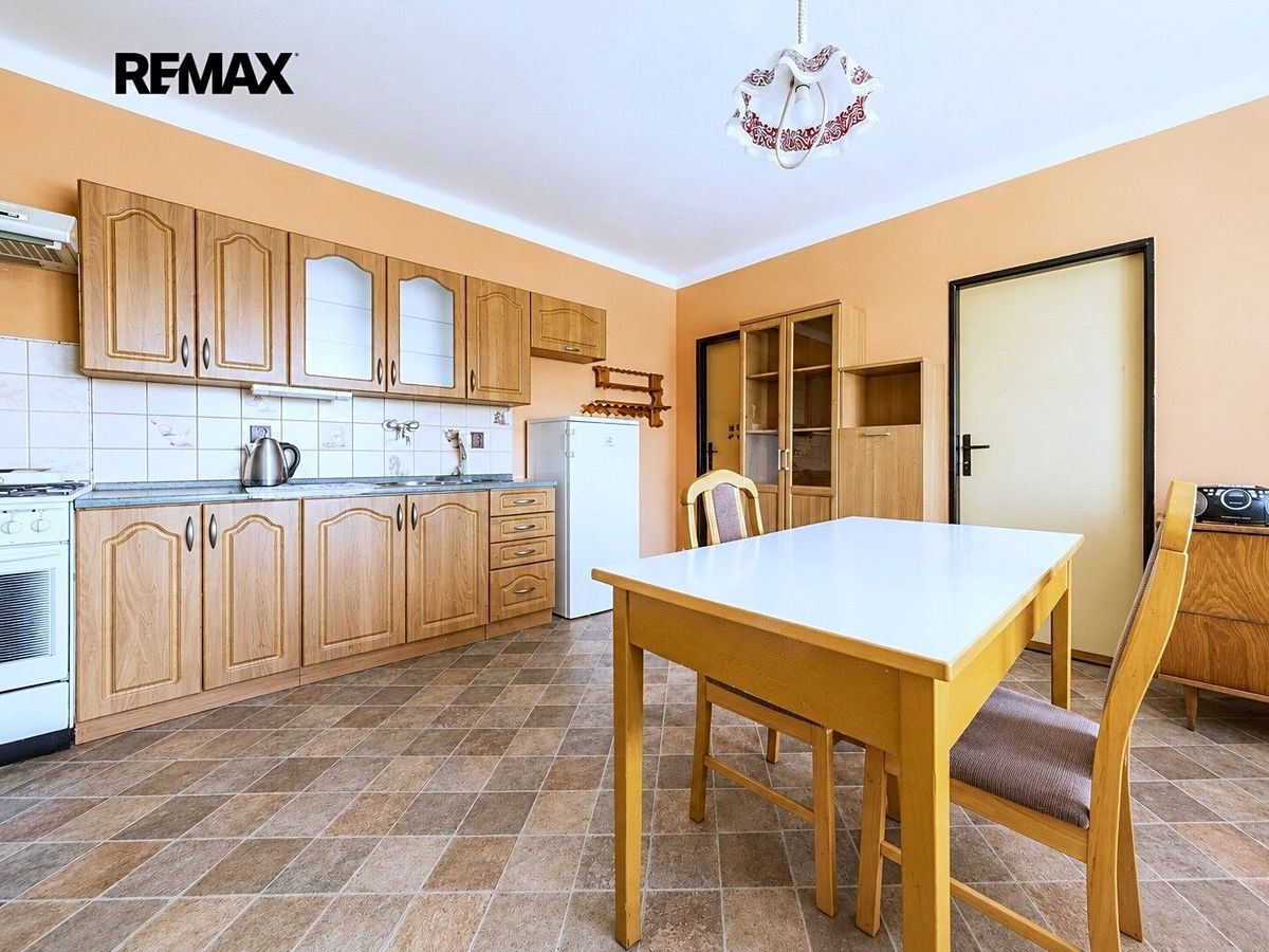 Prodej rodinného domu 144 m², pozemek 822 m² – fotografie 3