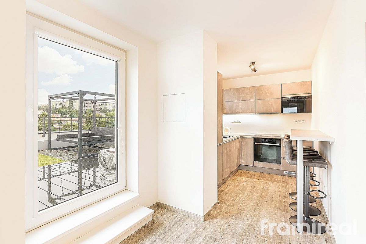 Pronájem bytu 2+kk 58 m² – fotografie 3