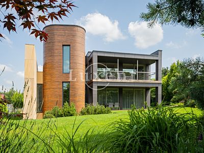 Prodej vily 660 m², pozemek 1136 m²