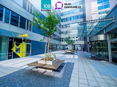 Pronájem kanceláře 898 m²