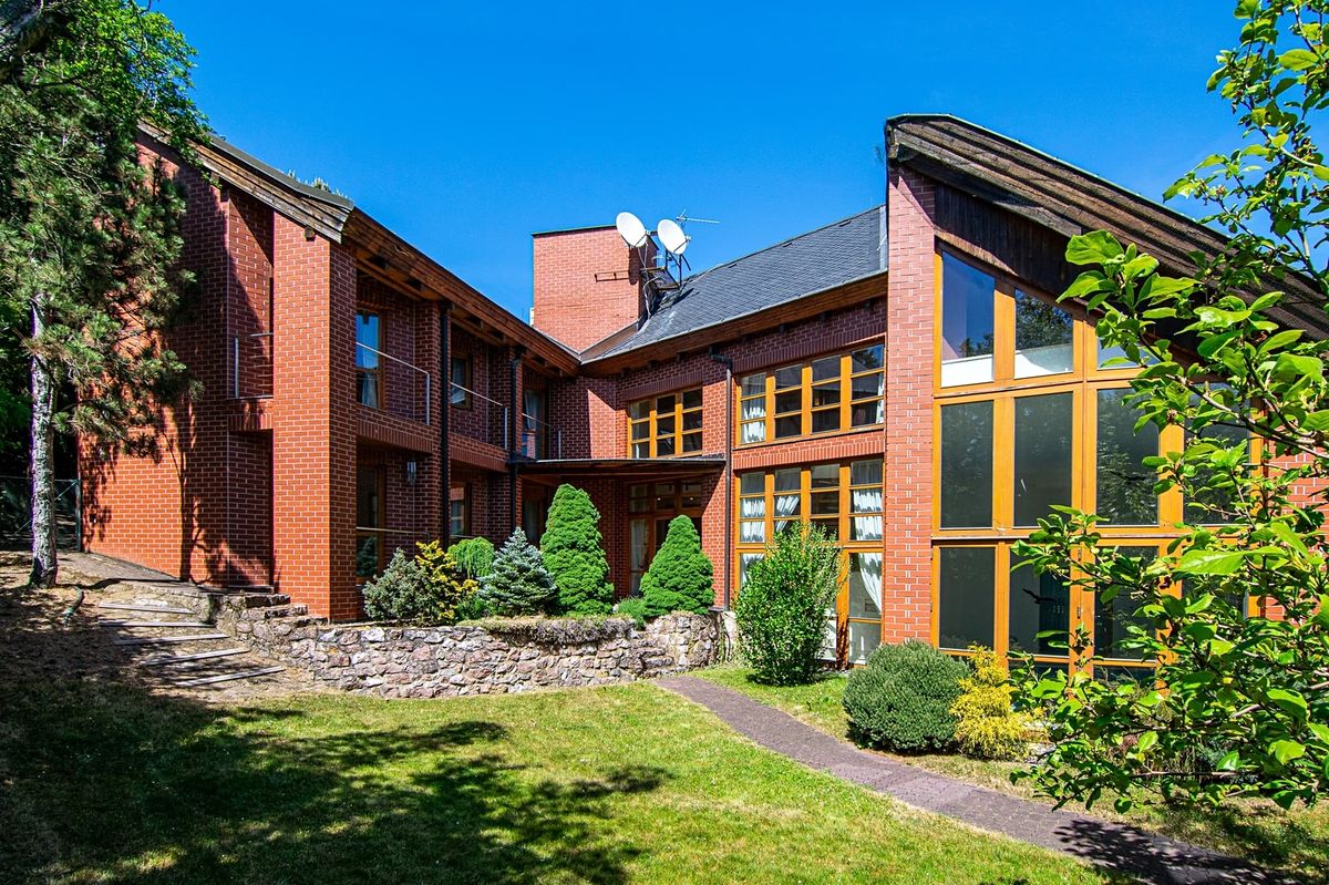 Prodej vily 560 m², pozemek 2497 m²