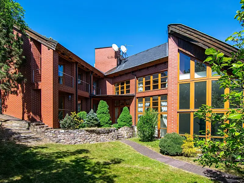 Prodej vily 560 m², pozemek 2497 m², Černošice – náhled fotky 1