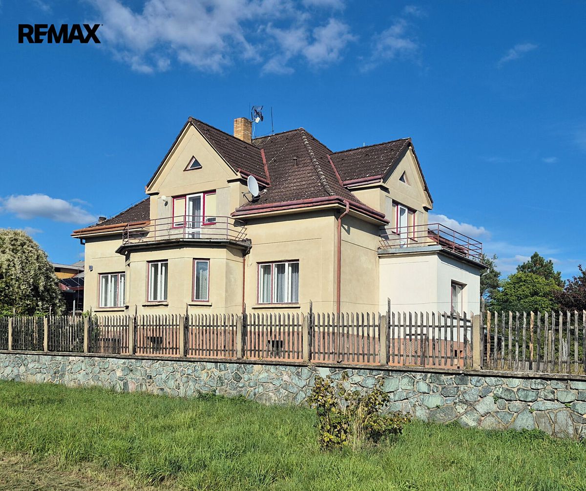 Prodej vícegeneračního domu 330 m², pozemek 198 m² – fotografie 2