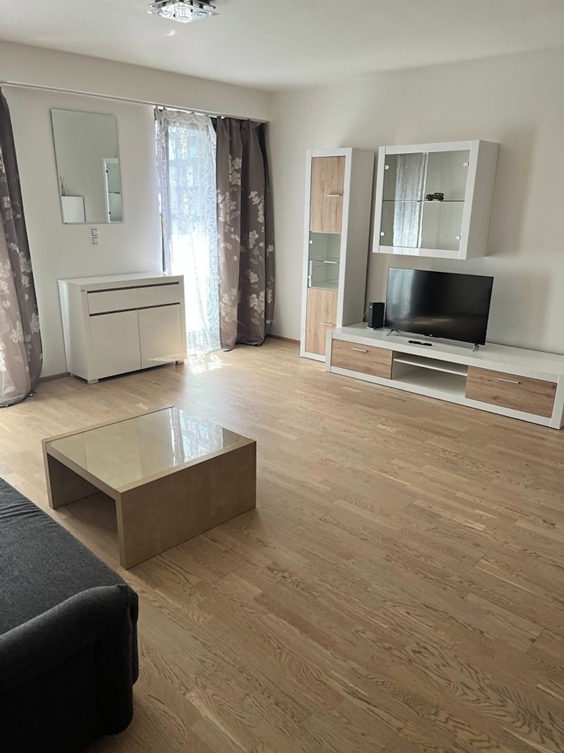Pronájem bytu 2+kk 85 m² – fotografie 3