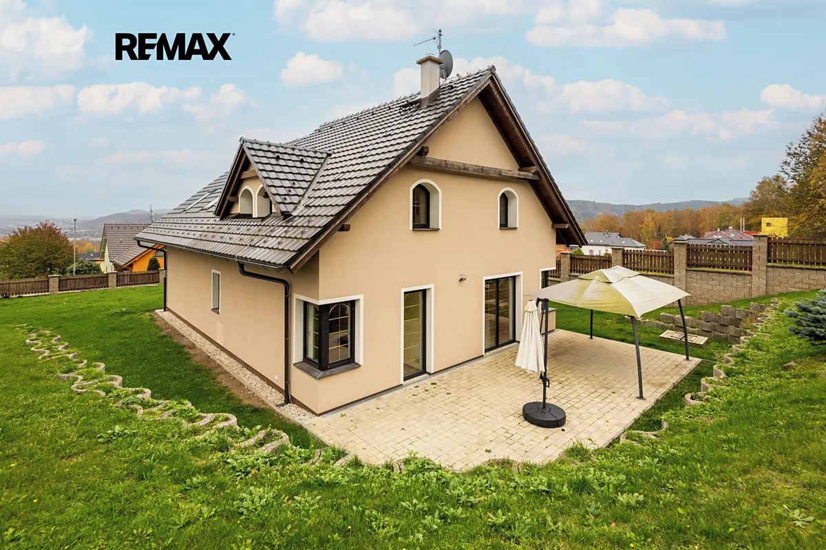 Prodej rodinného domu 205 m², pozemek 946 m²