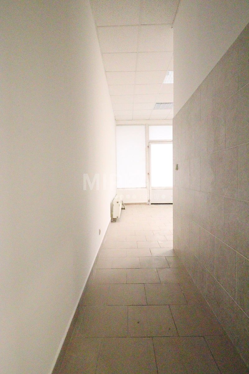 Pronájem obchodního prostoru 47 m² – fotografie 2