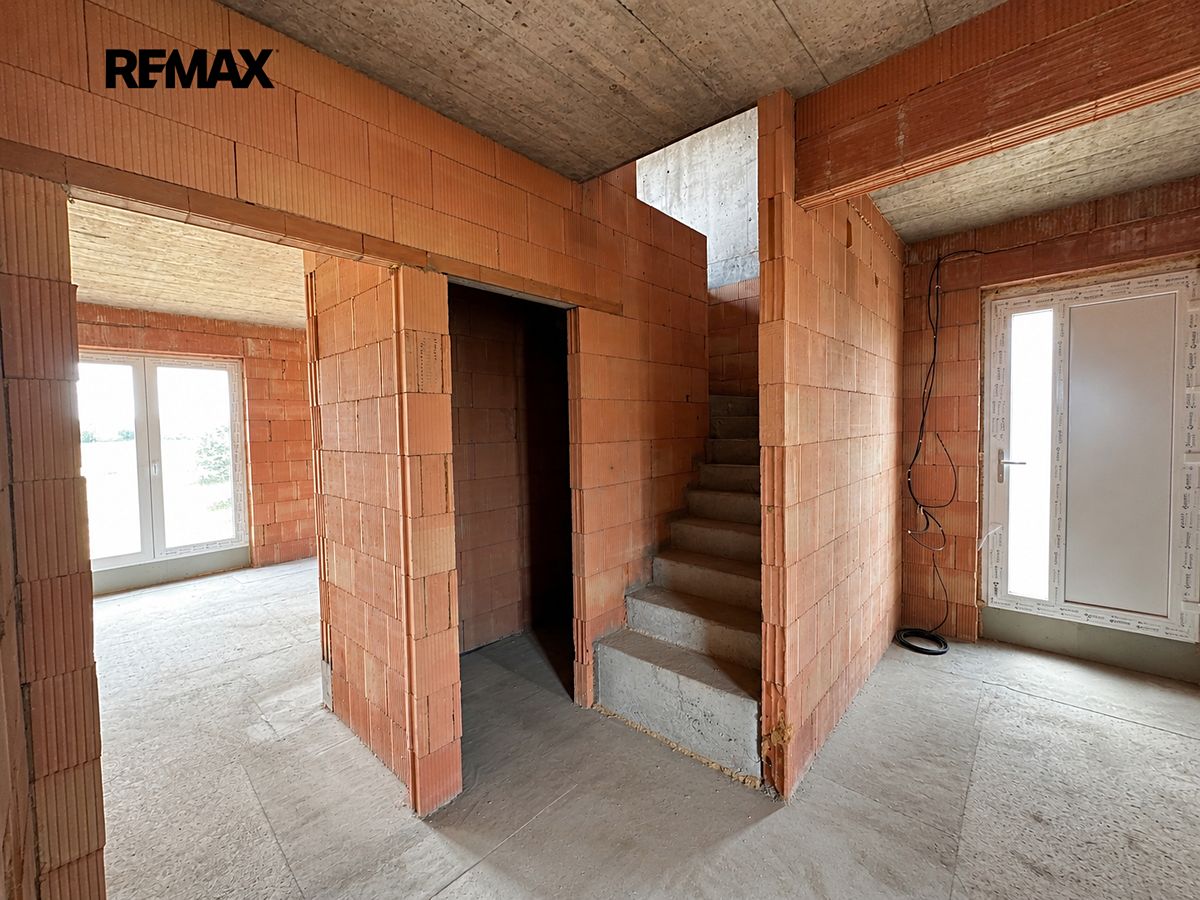 Prodej rodinného domu 156 m², pozemek 834 m² – fotografie 3