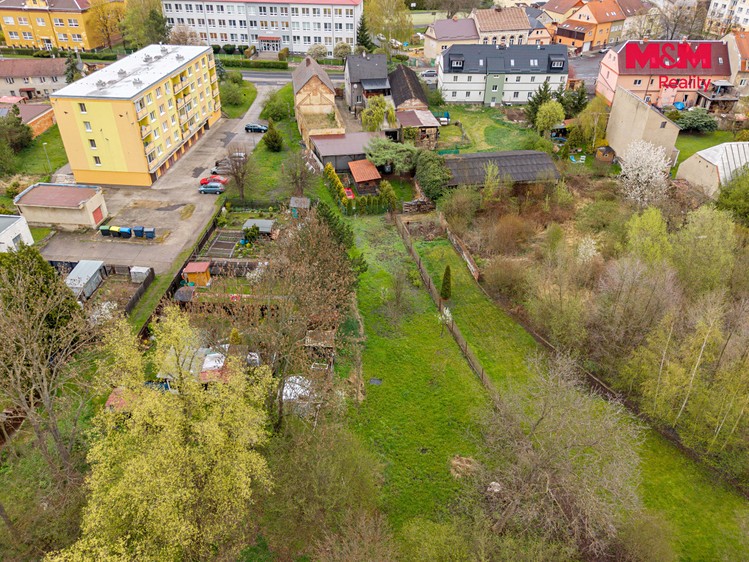 Prodej pozemku, 1 050 m² (2 z 8)