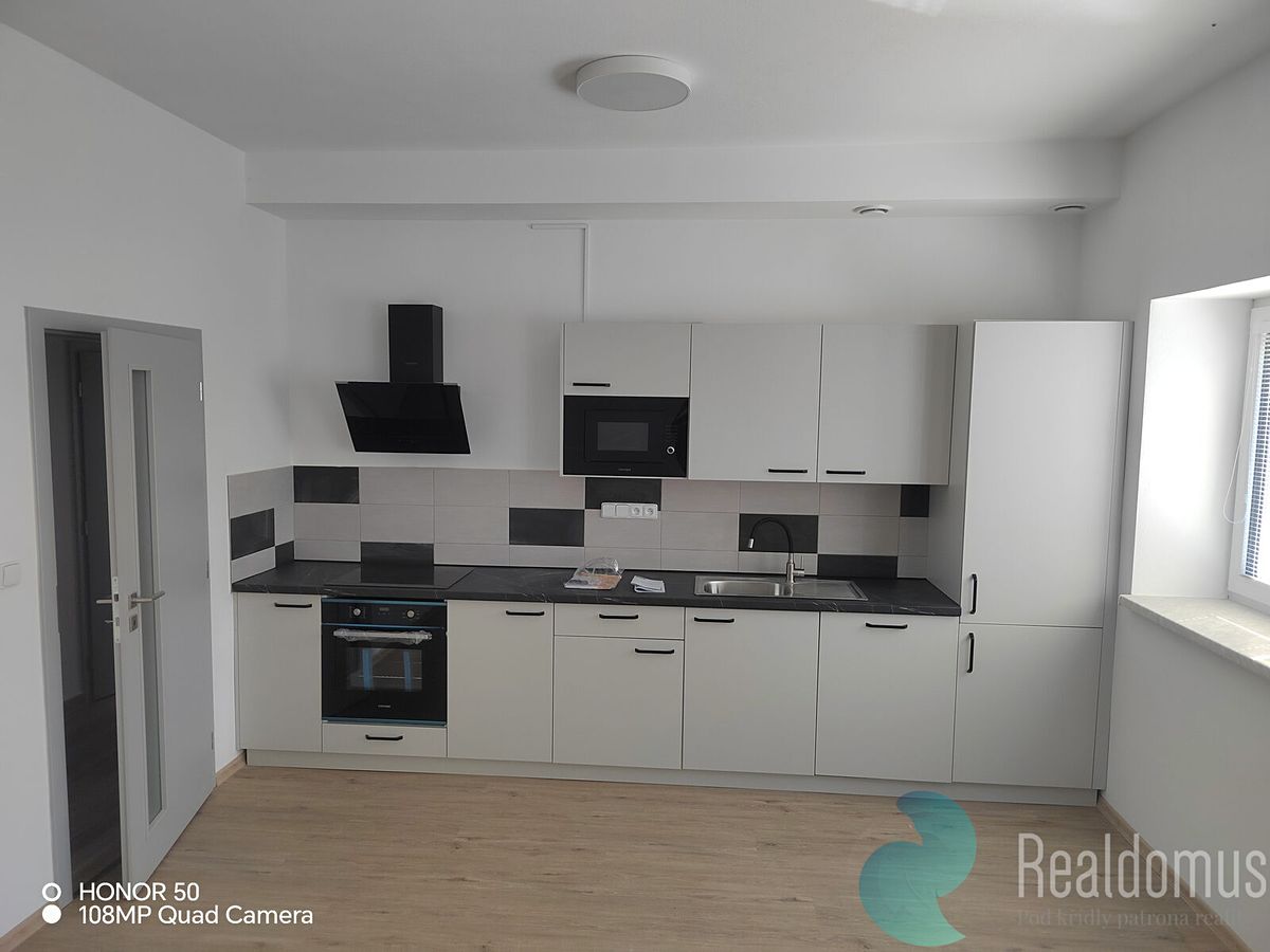 Pronájem bytu 4+kk 86 m²