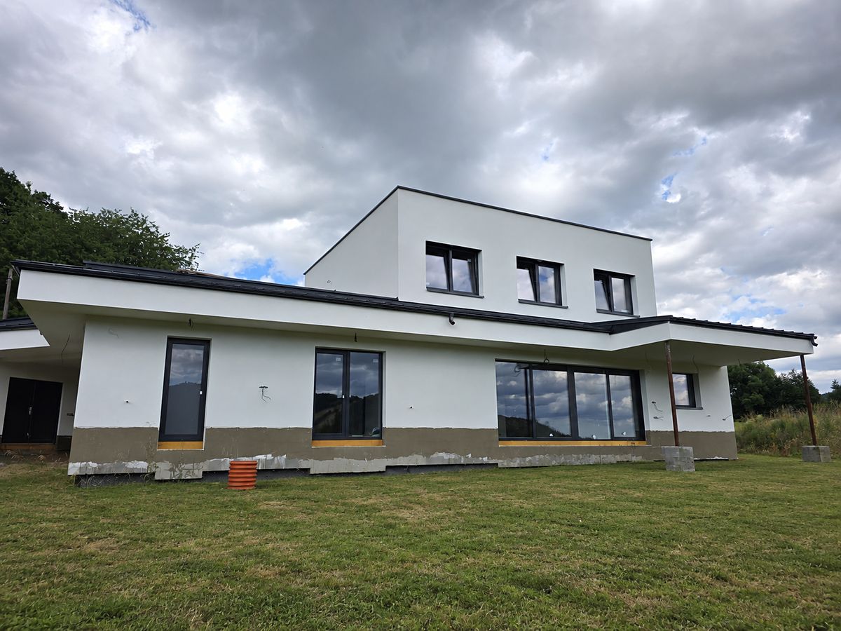 Prodej rodinného domu 200 m², pozemek 4000 m²