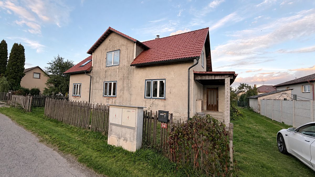 Prodej rodinného domu 364 m², pozemek 1339 m² – fotografie 2