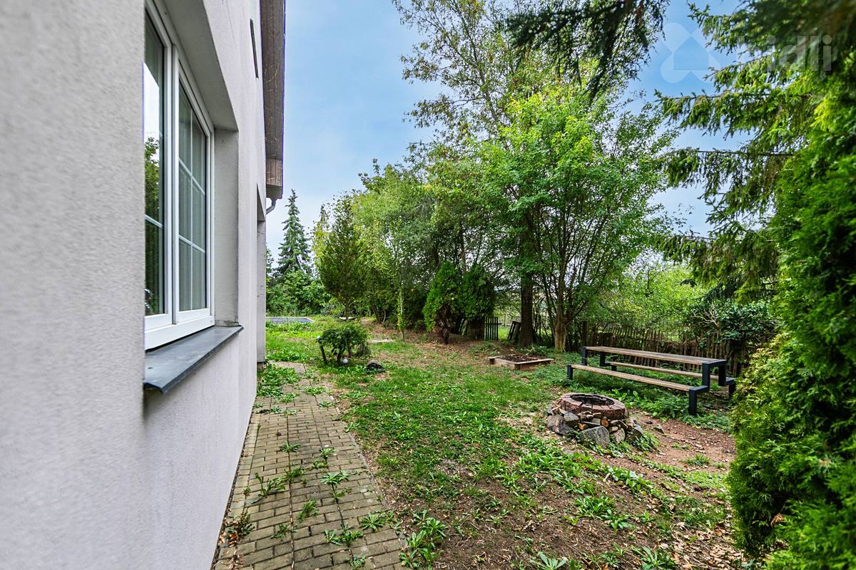 Prodej rodinného domu 233 m², pozemek 1063 m² – fotografie 4