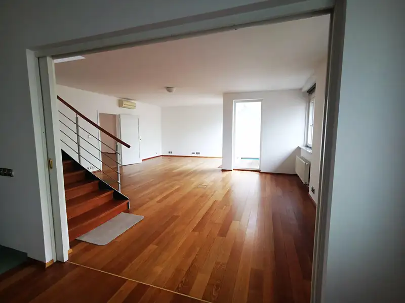 Pronájem kanceláře 201 m², Praha – náhled fotky 3