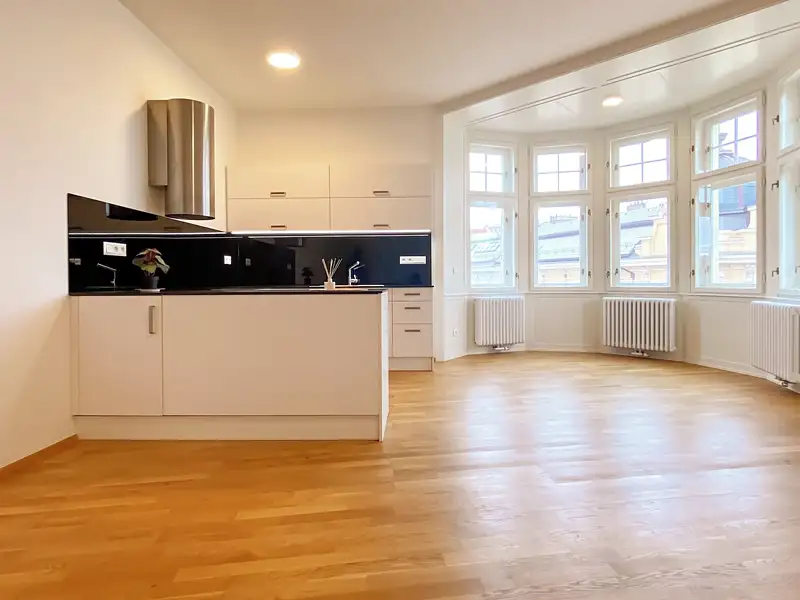 Pronájem bytu 2+kk 70 m², Praha – náhled fotky 1