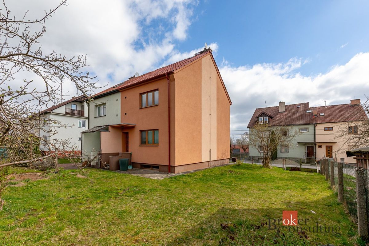 Prodej rodinného domu 140 m², pozemek 580 m² – fotografie 2