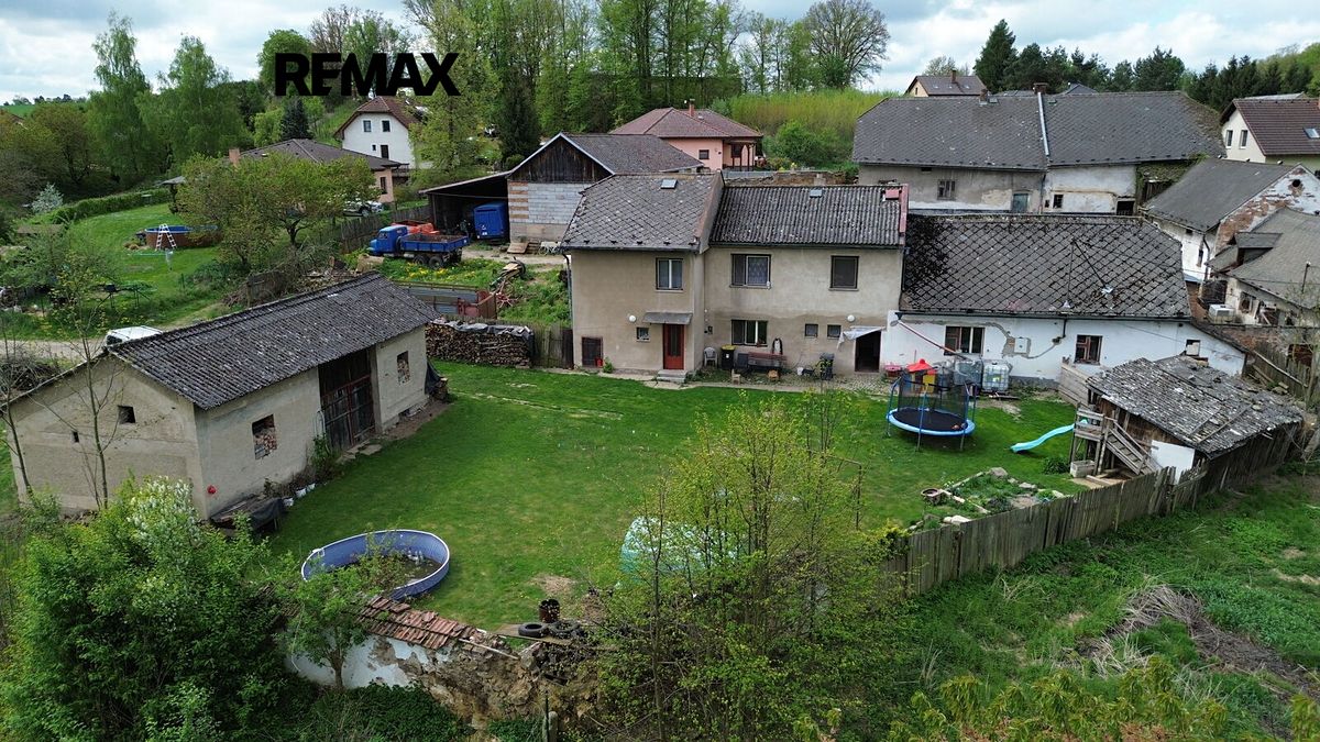 Prodej stavebního pozemku 890 m² – fotografie 2