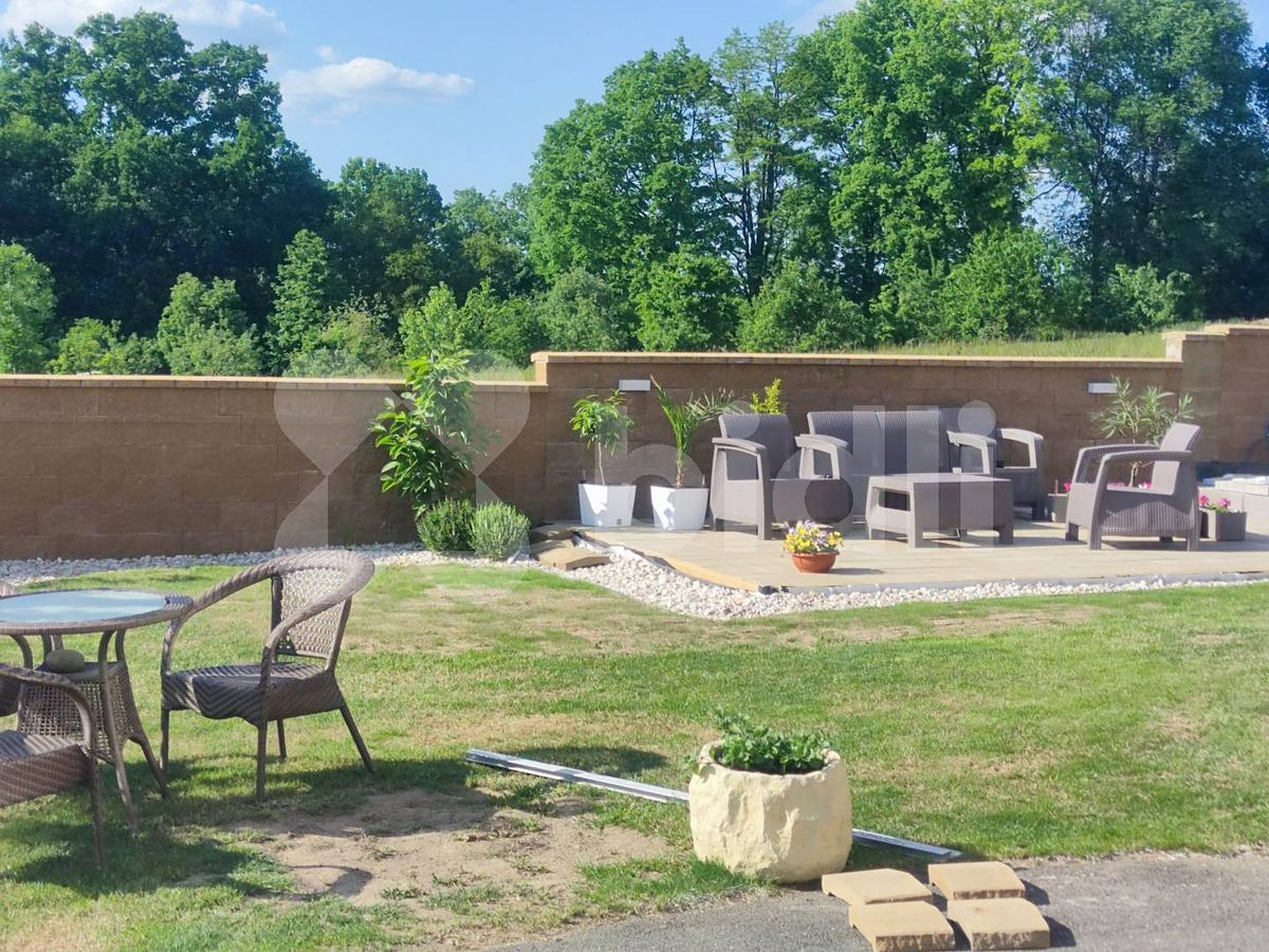 Pronájem bytu 2+kk 48 m² – fotografie 2